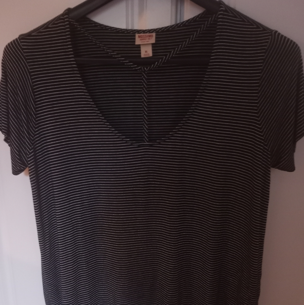 Mossimo Supply Co. XL woman's tee